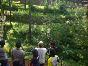 permainan outound hige rope